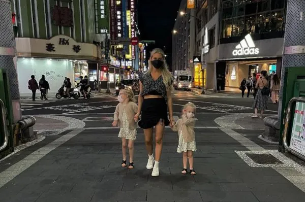 ▲▼賣了一切搬來台灣！瑞典人妻：機車超快，好可怕。（圖／翻攝leijdstroms IG）