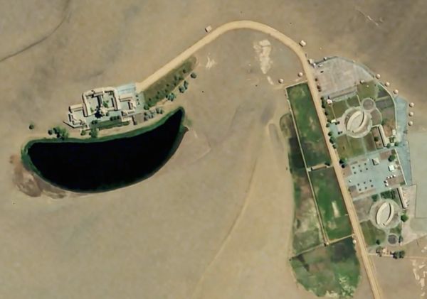 ▲衛星拍下的沙漠湖泊。（圖／翻攝人民日報）