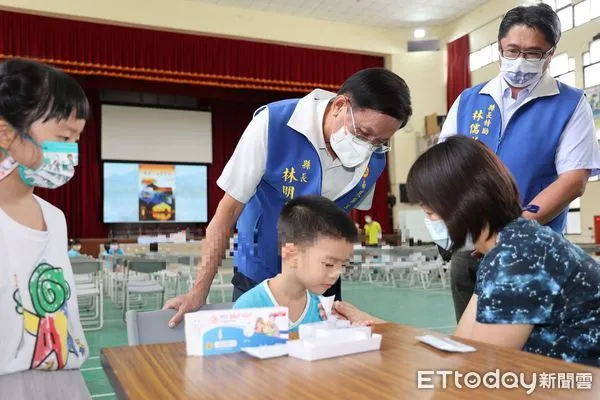 ▲南投縣自購1萬2000劑免戳鼻唾液快篩劑，配送幼兒園以保障幼兒健康。（圖／南投縣政府提供，下同）