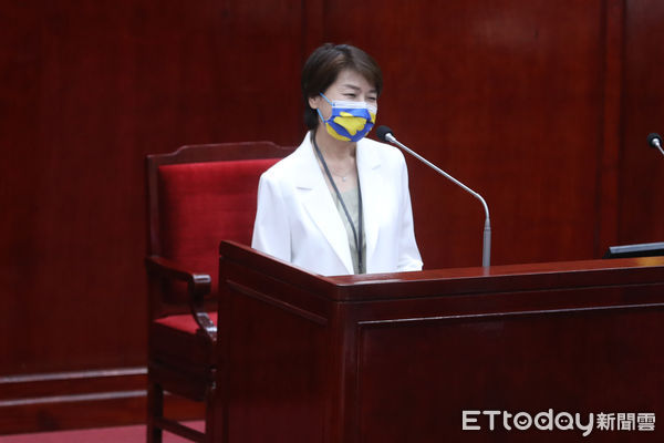 ▲台北市副市長珊珊赴議會進行專案報告，說明行政不中立爭議。（圖／記者林敬旻攝）