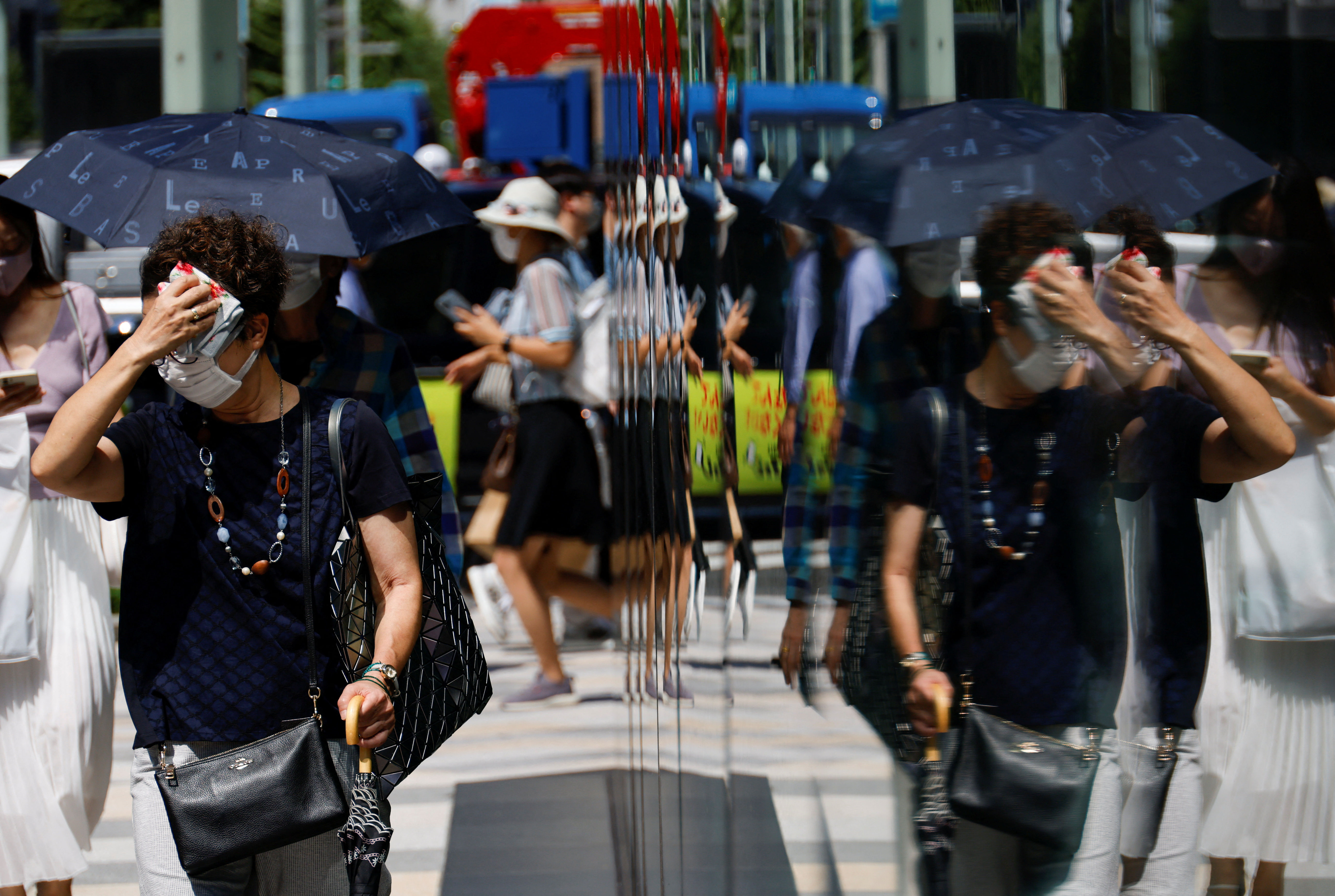 ▲▼日本熱浪、東京熱浪帶來超過攝氏35度的高溫，突破147年間6月最高溫紀錄。（圖／路透）