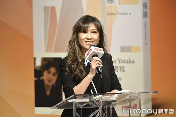 ▲▼總統府發言人Kolas Yotaka在父親離世後，回憶父親過去種種，出版「愛是一條線」新書來懷念父親。新書發表記者會上，副總統賴清德、和碩聯合董事長童子賢、立委劉櫂豪、天主教台北教區總主教鍾安住及台灣基督教長老教會總幹事陳信良等應邀上台致詞祝福。（圖／記者湯興漢攝）