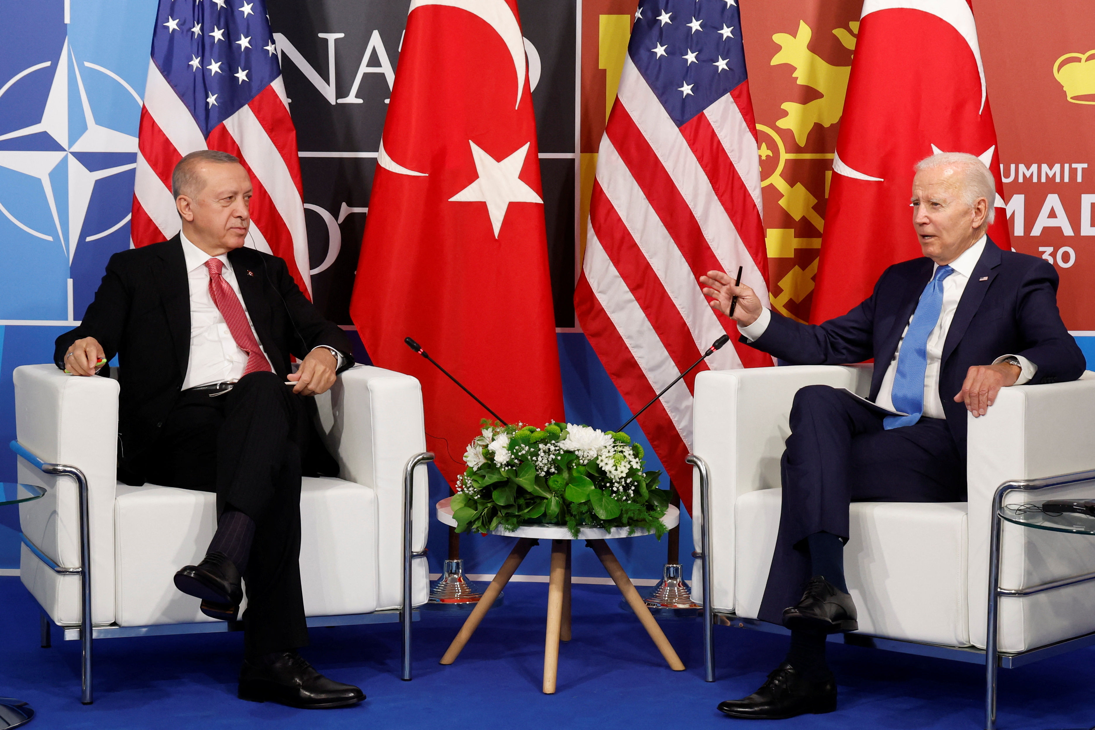 ▲美國總統拜登與土耳其總統艾爾段（Recep Tayyip Erdogan）在北約馬德里峰會上會談。（圖／路透）