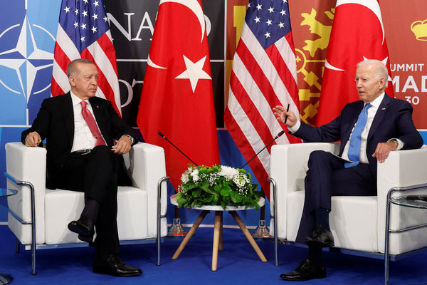 ▲▼美國總統拜登與土耳其總統艾爾段（Recep Tayyip Erdogan）在北約馬德里峰會上會談。（圖／路透）