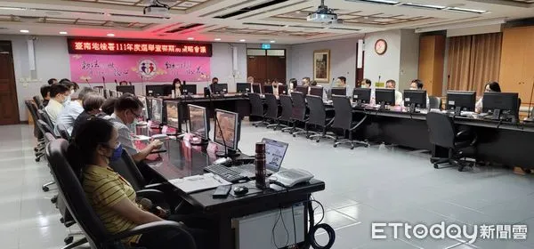 ▲台南地檢署召開「台南地區2022年地方公職人員選舉查察期前策略會議」，由檢察長葉淑文親自主持，會中邀請台灣高檢署台南檢察分署曾昭愷檢察官與會。（圖／記者林悅翻攝）