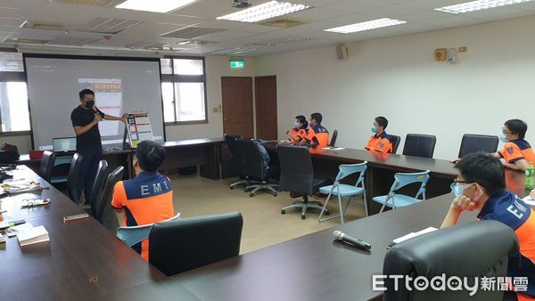▲台南市消防局第四大隊為提升火場人員安全，辦理救災安全管制實務線上研討會議，共計有60名各級幹部及消防人員參加。（圖／記者林悅翻攝，下同）