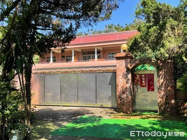 ▲▼ 蔡吉雄籌設的光裕藥園住處兼診所大樓。（圖／翻攝王廣禮臉書）