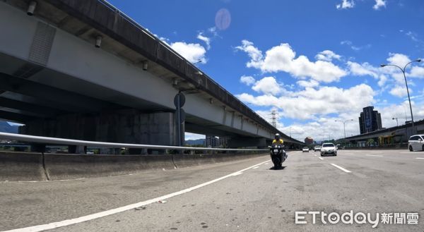 ▲▼大型重機車主今上國道行駛爭取路權。（圖／車主提供）