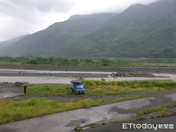 ▲▼荖濃溪驚見一具男浮屍。（圖／記者許宥孺翻攝）