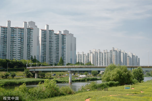 ▲▼層間噪音、層間臭味成為南韓備受重視的社會問題，圖為首爾中浪川沿岸公寓大樓。（圖／CFP）