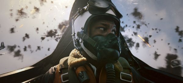「劊子手」格蘭鮑威爾再開戰鬥機飛向天際，最新電影《決戰38度線》將經典戰役搬上大銀幕。（圖／CATCHPLAY提供）