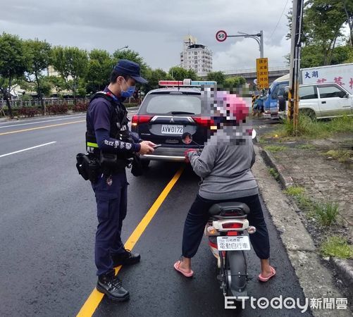 ▲屏東警分局加強取締電動自行車交通違規，確保交通安全             。（圖／記者陳崑福翻攝，下同）