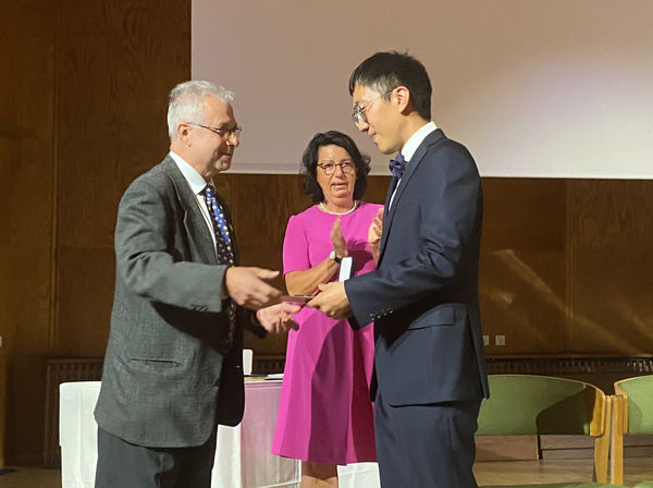 首位韩裔数学家获颁菲尔兹奖　许埈珥靠「里德猜想」威震数学界