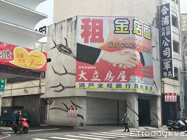 ▲▼   嘉義市鬧區中山路多店鋪出租。（圖／記者翁伊森攝）