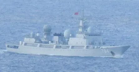 ▲▼中國海軍東調級輔助綜合情報船（舷號794）。（圖／翻攝自日本防衛省統合幕僚監部）