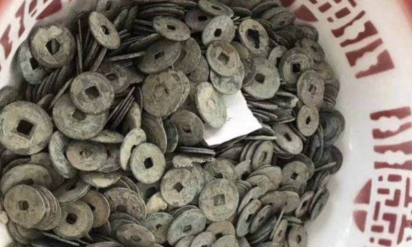 ▲浙江金華浦江一座社區意外發掘出262公斤，數量約3.4萬枚的宋朝古幣。（圖／翻攝都市快報）