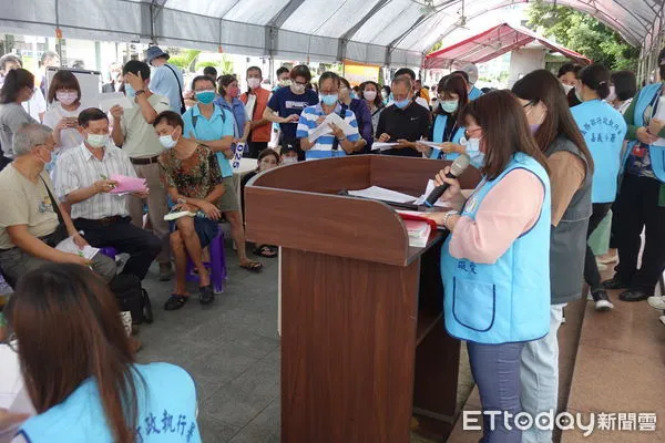 ▲▼ 法拍會結合公益更拍賣甲級營造牌照。（圖／行政執行署嘉義分署）