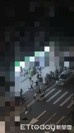 ▲北市興隆路4段發生街頭鬥毆事件，文山一警方事後帶回12人送辦。（圖／記者張君豪翻攝）