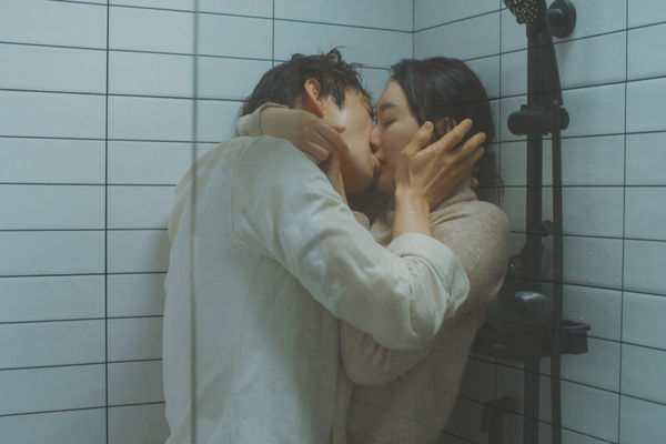 ▲鍾漢良、李小冉《今生有你》上演「浴室濕吻」。（圖／中天娛樂台提供）