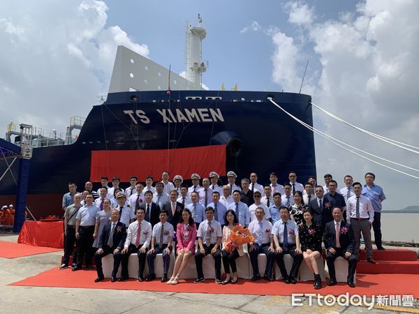 ▲「德翔廈門」輪命名交船典禮現場貴賓大合照。（圖／德翔海運提供）
