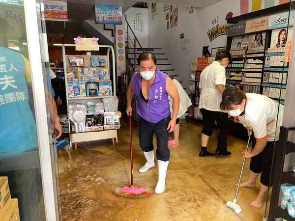 ▲▼龍潭大爆管，桃園9000戶停水。（圖／翻攝龍潭里里長 古智仁臉書）