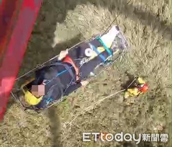 登山客茶岩山跌倒骨折　黑鷹直升機1hr尋獲傷者...吊掛送醫