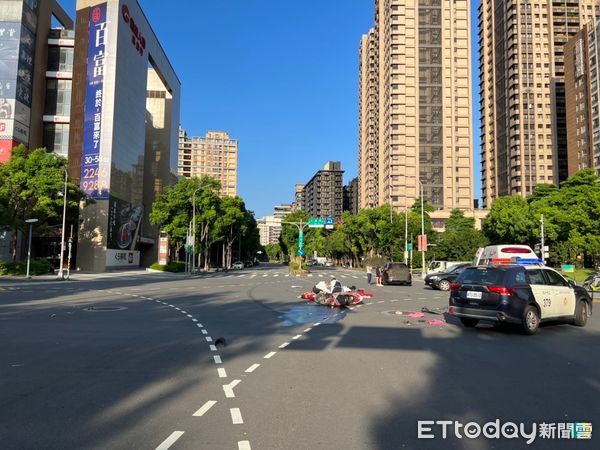 ▲▼三峽老婦疑闖紅燈遭撞死             。（圖／記者陳以昇翻攝）