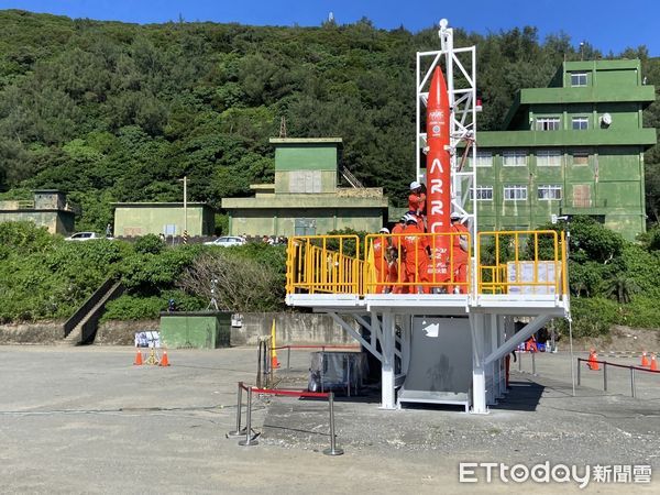 ▲前瞻火箭發射中心副主任魏世昕說明取消發射原因            。（圖／民眾提供，下同）