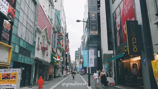 ▲美妝店倒一片！韓國明洞現況曝光。（圖／「不會韓文也可以去韓國」粉專提供）