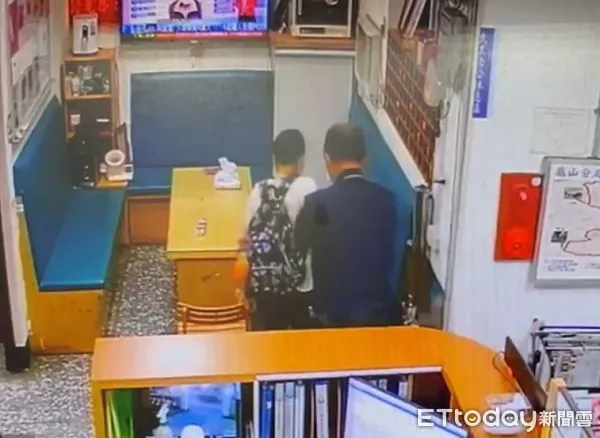 ▲廖姓女子因身體不適走到派出所求助。（圖／龜山警分局提供）