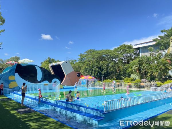 ▲台南頑皮世界野生動物園，為讓動物們也能過個舒適的暑假，特別製作各種冰品端上桌，讓動物們消暑。（圖／記者林悅翻攝，下同）