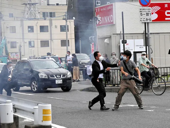 ▲▼安倍晉三遭41歲山上徹也槍擊身亡。（圖／路透）