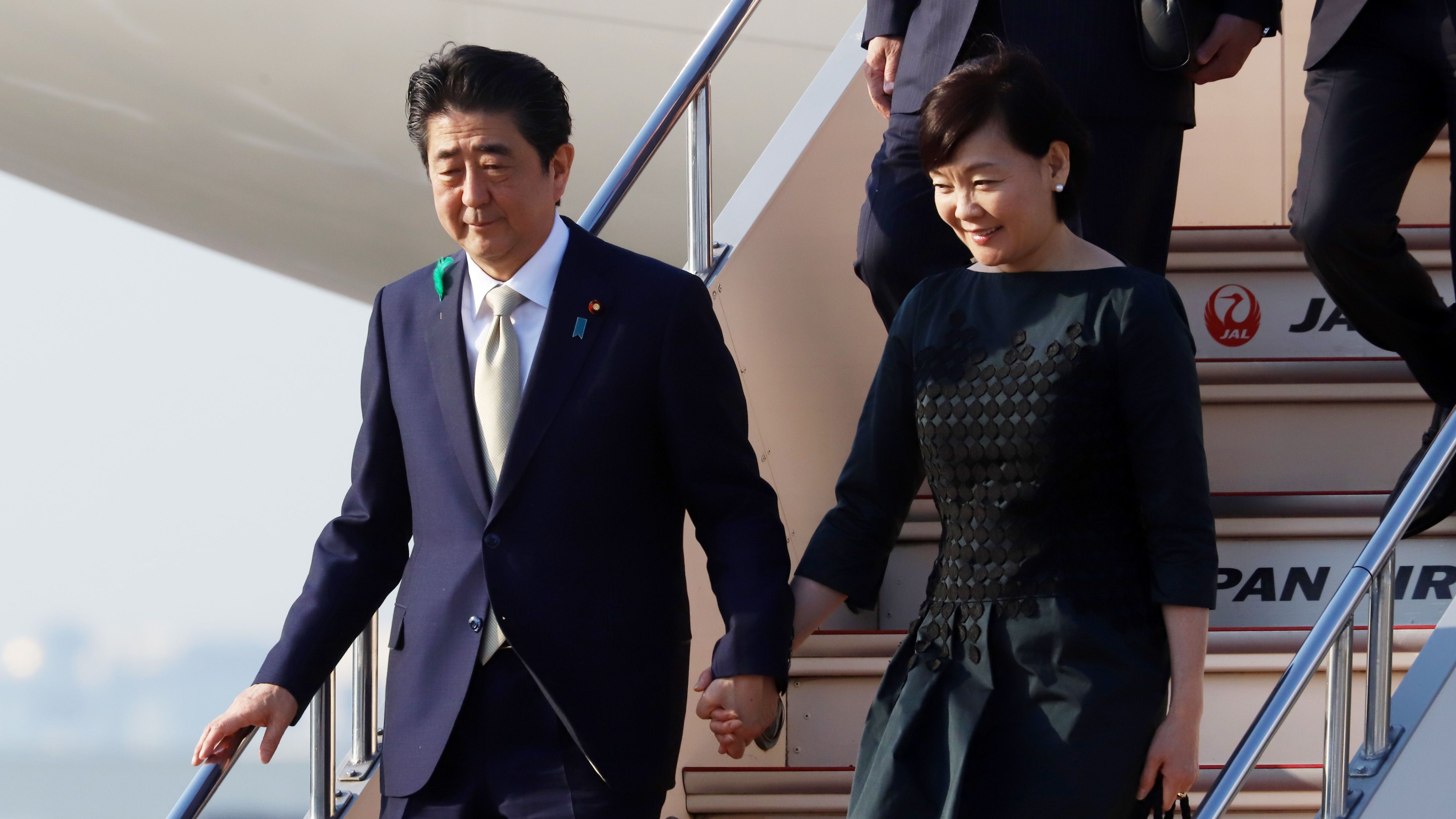 ▲前日本首相安倍晉三與夫人安倍昭惠結婚35年相當恩愛。（圖／達志影像）