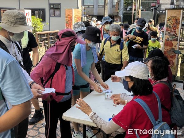 ▲台南市勞工局在白河關子嶺仙草國小關嶺分校舉辦2022「職安百分百、平安跟著來」關子嶺健走活動，吸引逾兩千位勞工朋友參加。（圖／記者林悅翻攝，下同）