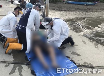 快訊/八里阿北正中午下海撈蛤蜊 失足落水亡