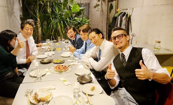 ▲安倍晉三2019年曾上傳與TOKIO聚餐的照片。（圖／翻攝安倍晉三推特）