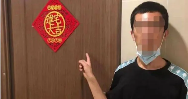 竊賊被捕後回到案發現場模擬犯行。（圖／翻攝自微博）