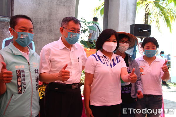 ▲台灣民眾黨主席柯文哲南下雲林為黨提名的縣議員候選人站台，國民黨籍雲林縣長張麗善以私人行程，特地前往與柯文哲合體同台，全力支持林靖冠。（圖／記者蔡佩旻攝）