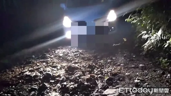 ▲利稻警號召山警馳援助脫困。（圖／記者楊漢聲翻攝）