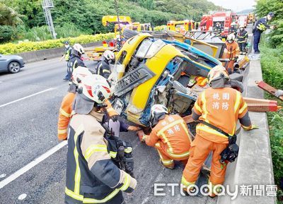 父子國道上班擺放施工標誌遇劫　失控大貨車撞翻工程車釀1死1傷