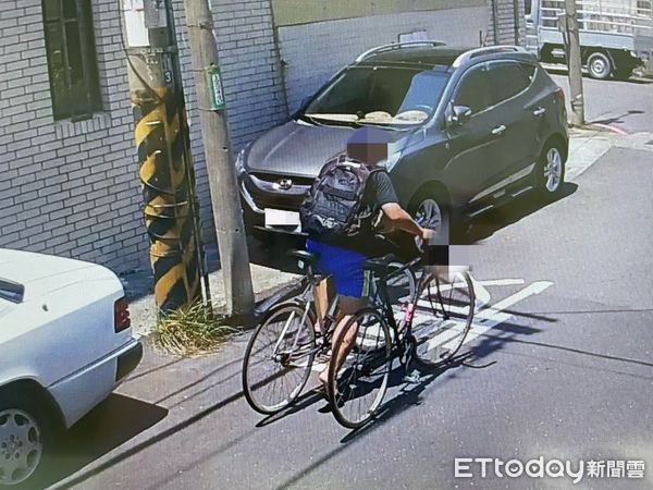 ▲39歲蔡姓男子騎著單車，竊取另一部單車，而後技術高超地牽著贓車騎回家，過程被監視器拍得一清二楚。（圖／記者林悅翻攝，下同）