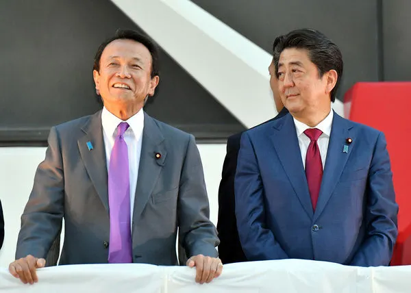 ▲▼麻生太郎與安倍晉三。（圖／CFP）