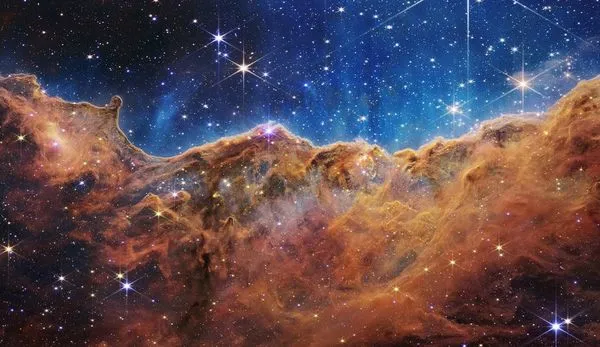 ▲▼韋伯太空望遠鏡首批星系團全彩照-船底座星雲。（圖／翻攝自Facebook／NASA`s James Webb Space Telescope）