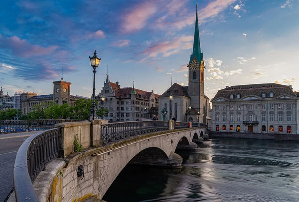 ▲▼蘇黎世是瑞士主要的商業和文化中心，也是全歐洲最富裕的城市之一。（圖／載自pixabay）