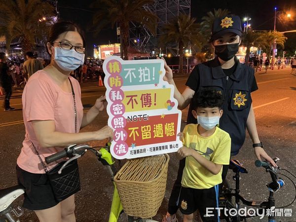 ▲▼花蓮警方抓住夏戀嘉年華活動時機，在會場旁設攤宣導暑期青春專案預防犯罪宣導。（圖／花蓮縣警察局提供，下同）