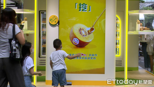 ▲▼疫情趨緩信義區再現人潮　喚活城市的陽光正能量。（圖／記者謝盛帆攝）