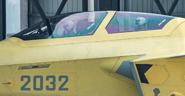 ▲▼大陸網友公開第二架殲-20雙座原型機於成飛機場準備試飛照。（圖／翻攝自大陸網站）