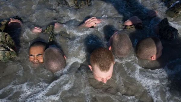 ▲▼ 美國「海豹部隊」（SEAL）候選人接受地獄周（Hell Week）訓練的資料照。（圖／翻攝美國海軍）