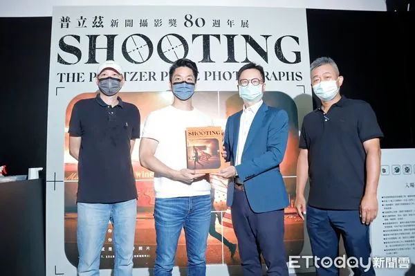 ▲蔣萬安參觀「普立茲新聞攝影獎80週年展」。（圖／蔣萬安競選辦公室提供）
