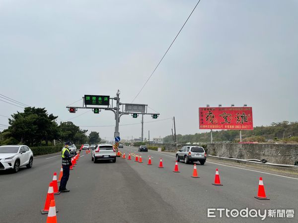 ▲屏東警方疏道交通             。（圖／記者陳崑福翻攝，下同）